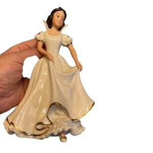 Lenox Disney Showcase Collection Snow White  Porcelain Gold Trim Handcrafted